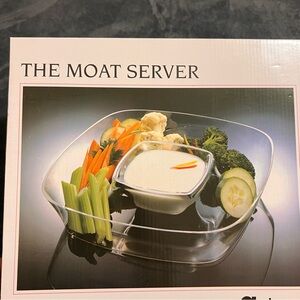 NWT Clear Glass Moat Server by grainwarr Carlisle